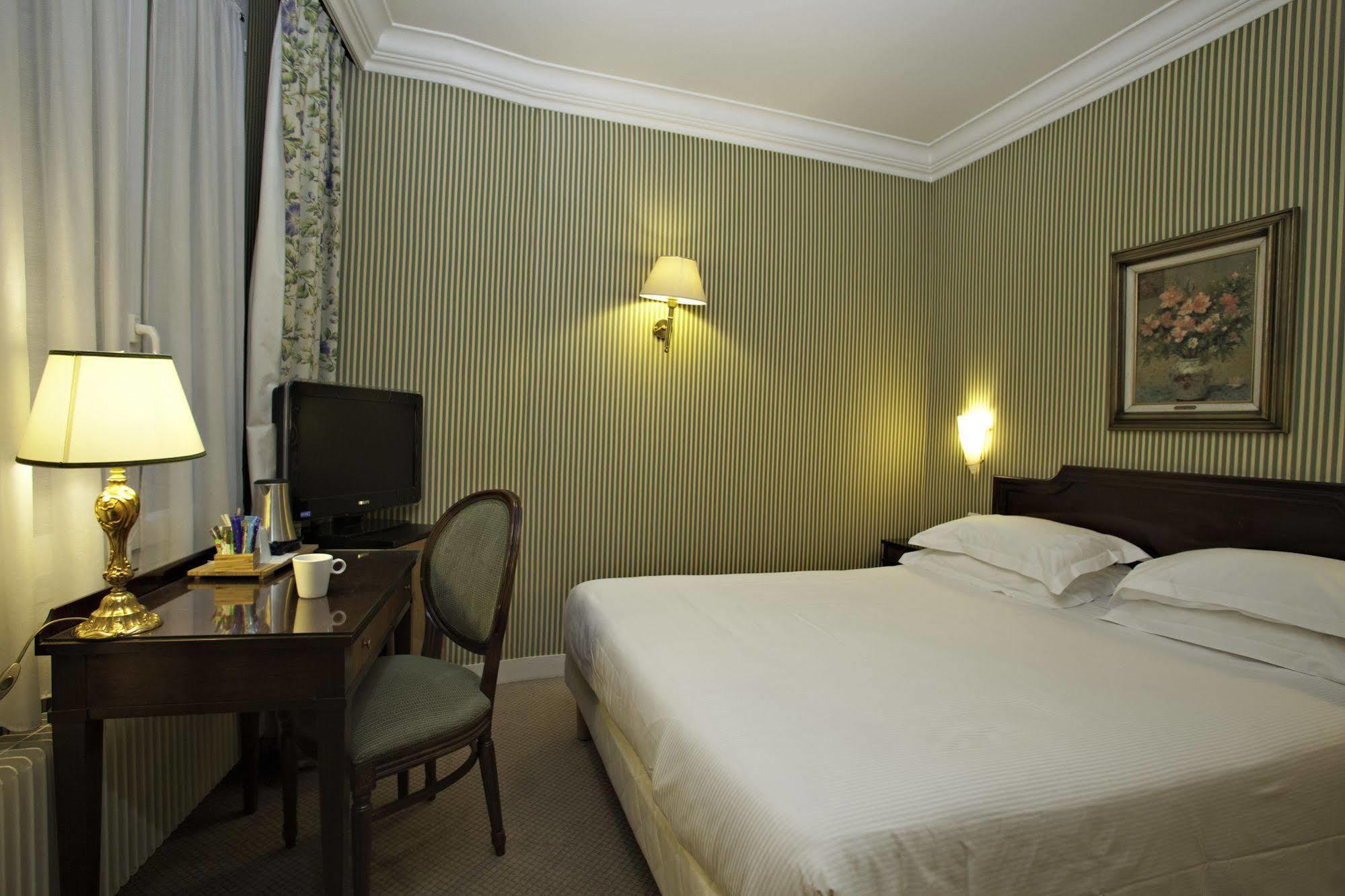 Hotel Ducs De Bourgogne Paris Ngoại thất bức ảnh